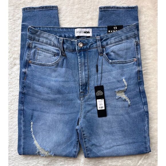 NWT Fashion Nova Sneaking Out Stretch Skinny Jeans - Medium Wash, Size 13 - Picture 7 of 16